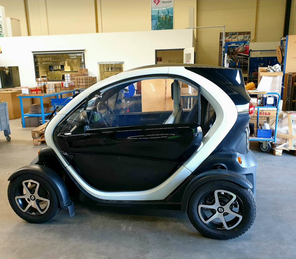 Twizy Renault вид сбоку