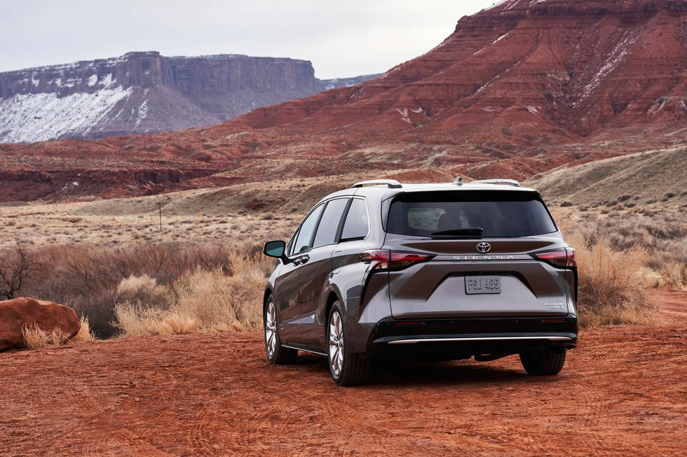 Toyota РјРёРЅРёРІСЌРЅ Sienna 2021