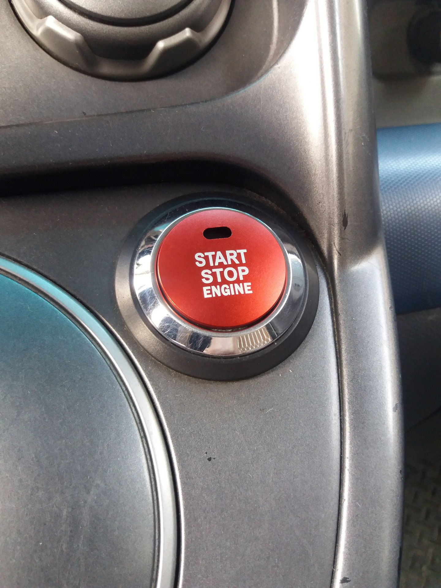 Кнопка зажигания старт стоп. Смарт сигнализация для автомобиля с кнопкой старт стоп. Кнопка старт стоп ваз 2114. Push start stop remote start stop system. Toyota 4runner кнопка start stop 2017 год.