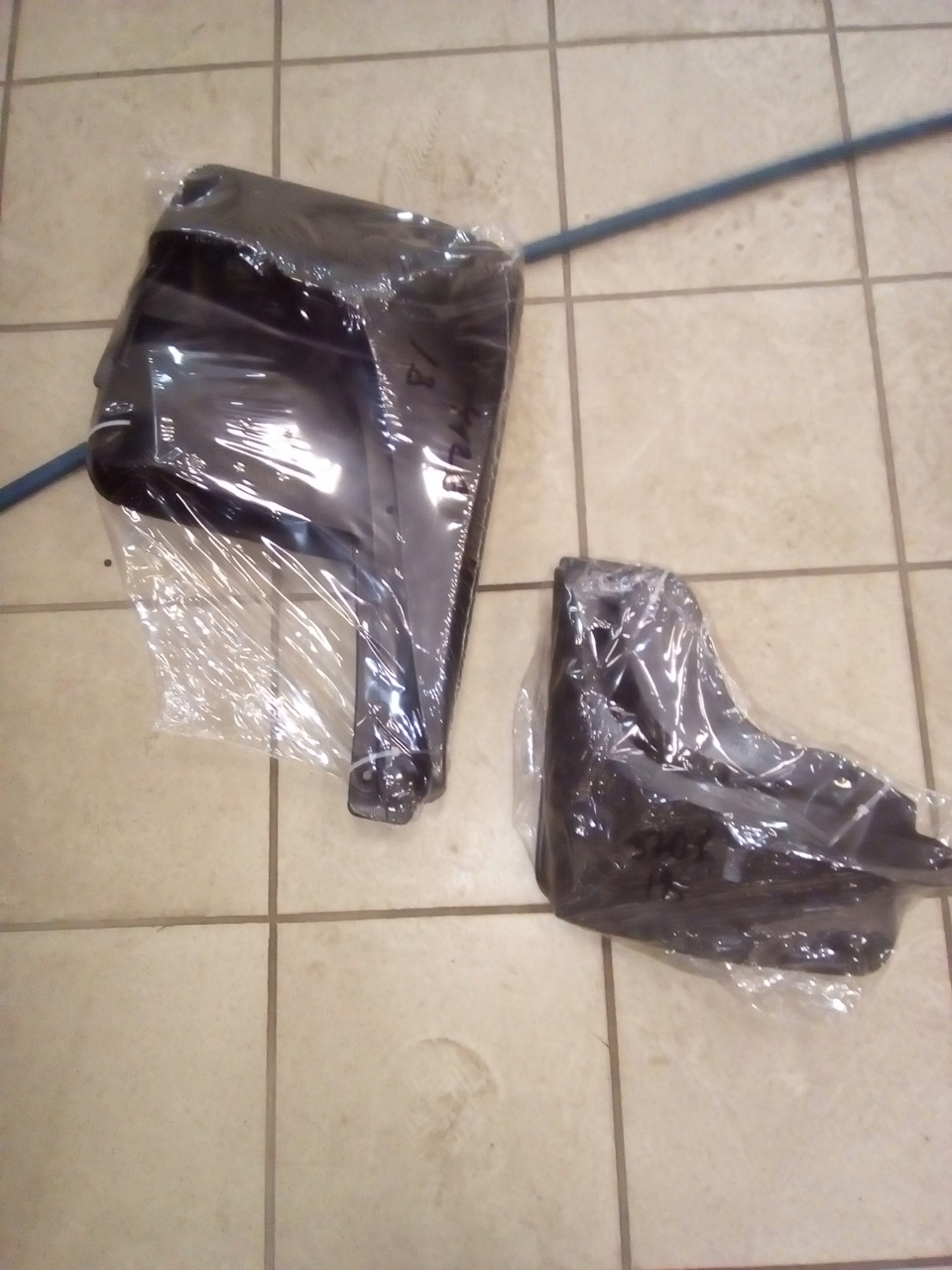 Установка передних брызговиков от Калина-1 на Гранту — Lada Гранта, 1,6 ...