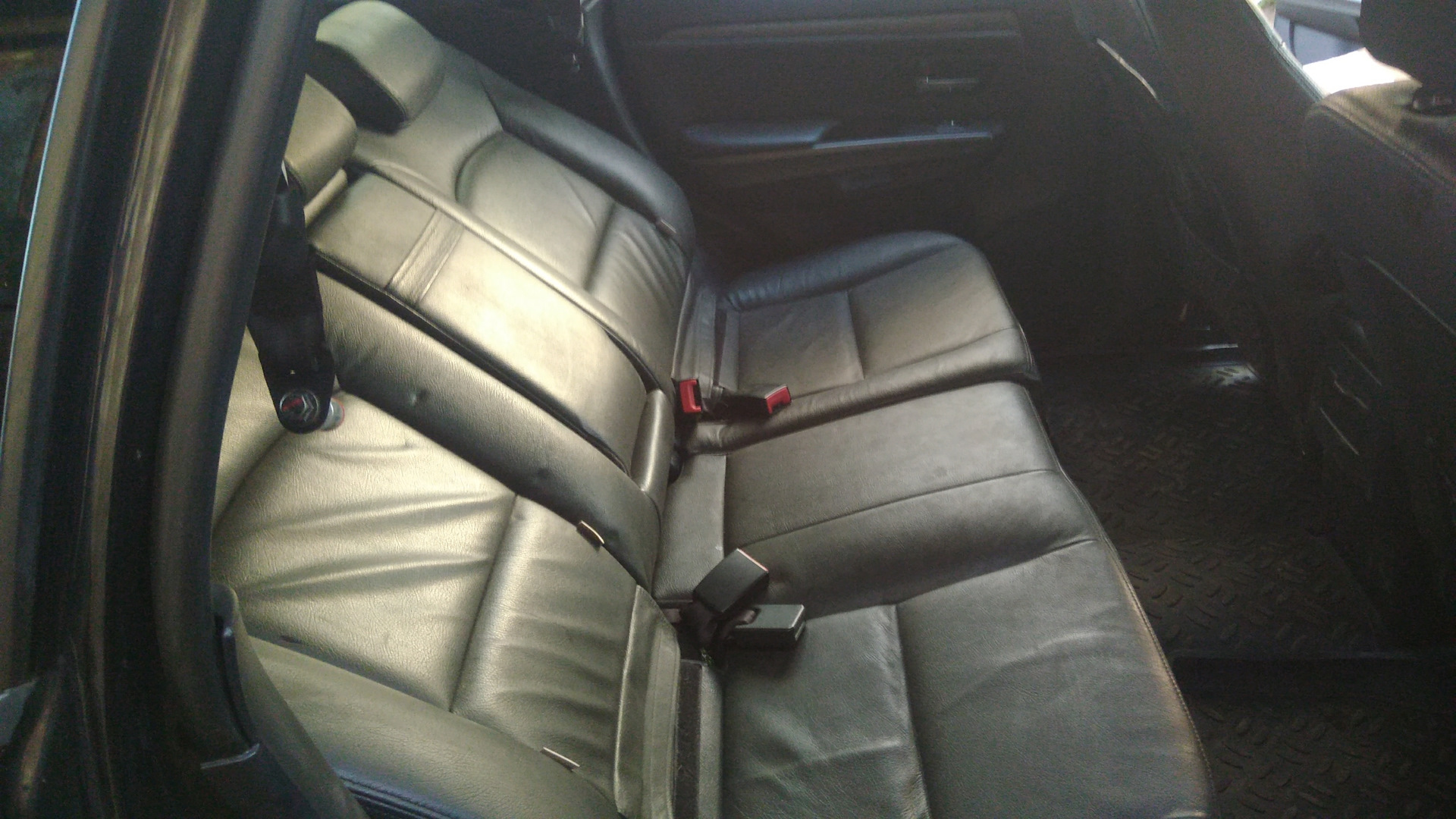 Заднее сиденье ховер н3. Заднее сидение на ховер. Great wall hover h3 задний ряд сидений. Третий ряд сидений для hover н2 н3 н5. Сиденья ховер н3 2012 года.