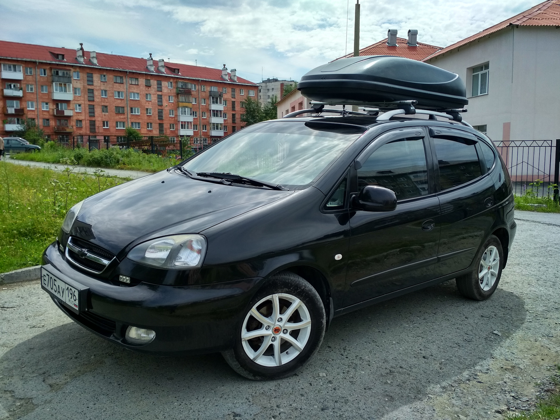 Chevrolet Rezzo черная