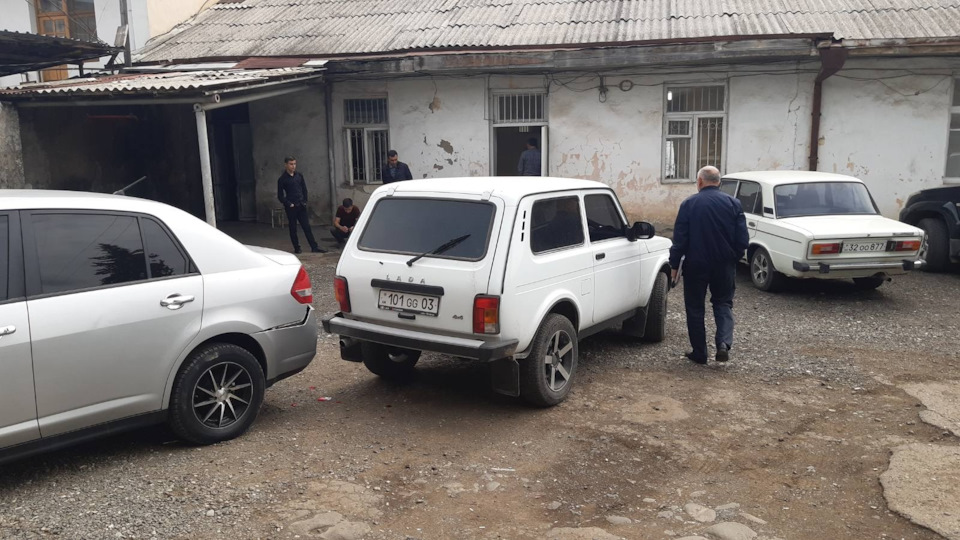 13. Давнее дтп с заменой фары, чернитель шин Tire Polish от Grass ...