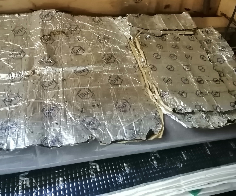 Разбор салона Пежо 408, часть 3. Снятие потолка и шумоизоляция крыши ...