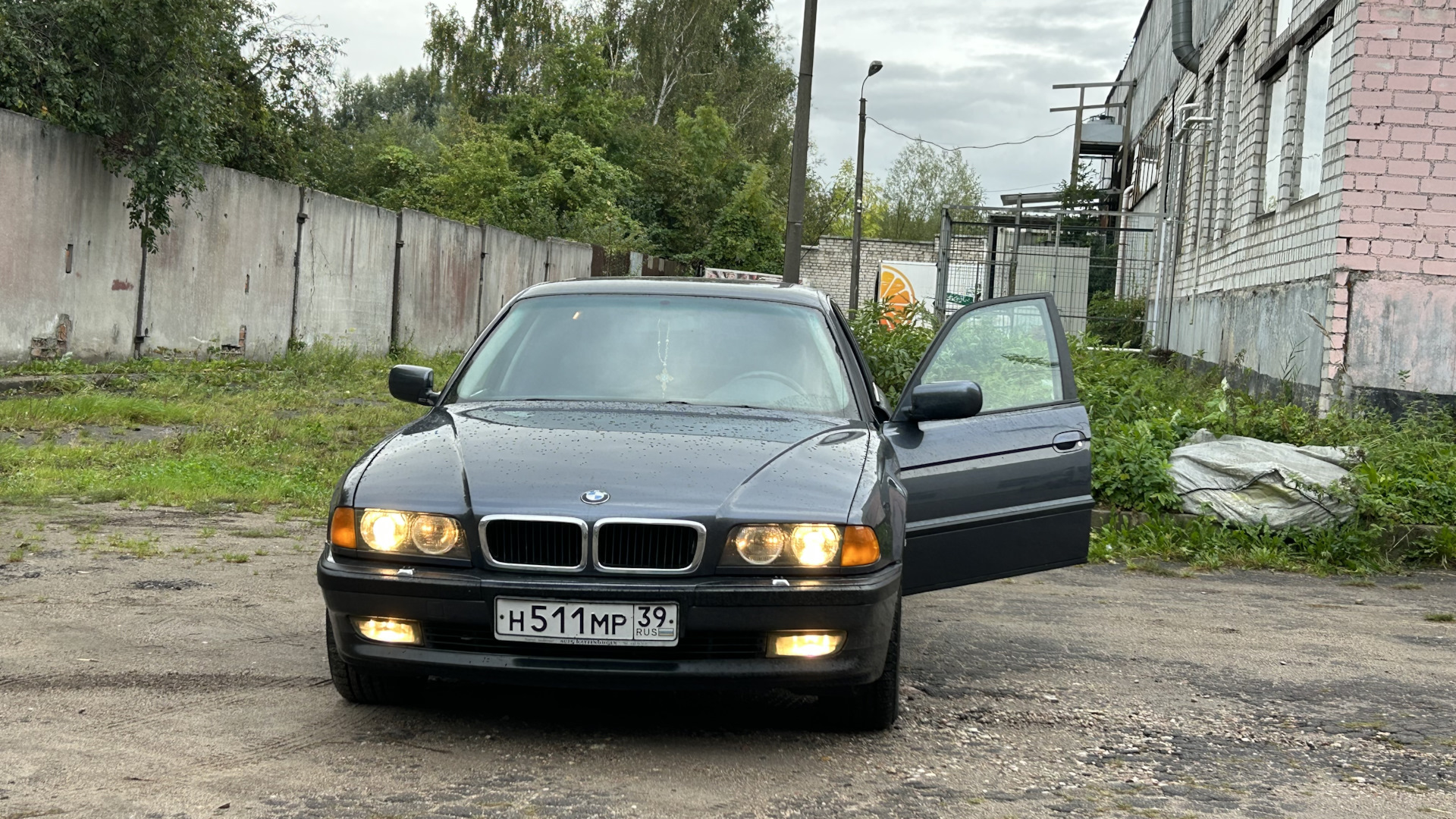 BMW 7 series (E38) 2.8 бензиновый 1996 | FJORDGRAU(310)2.8 МТ 96г на DRIVE2