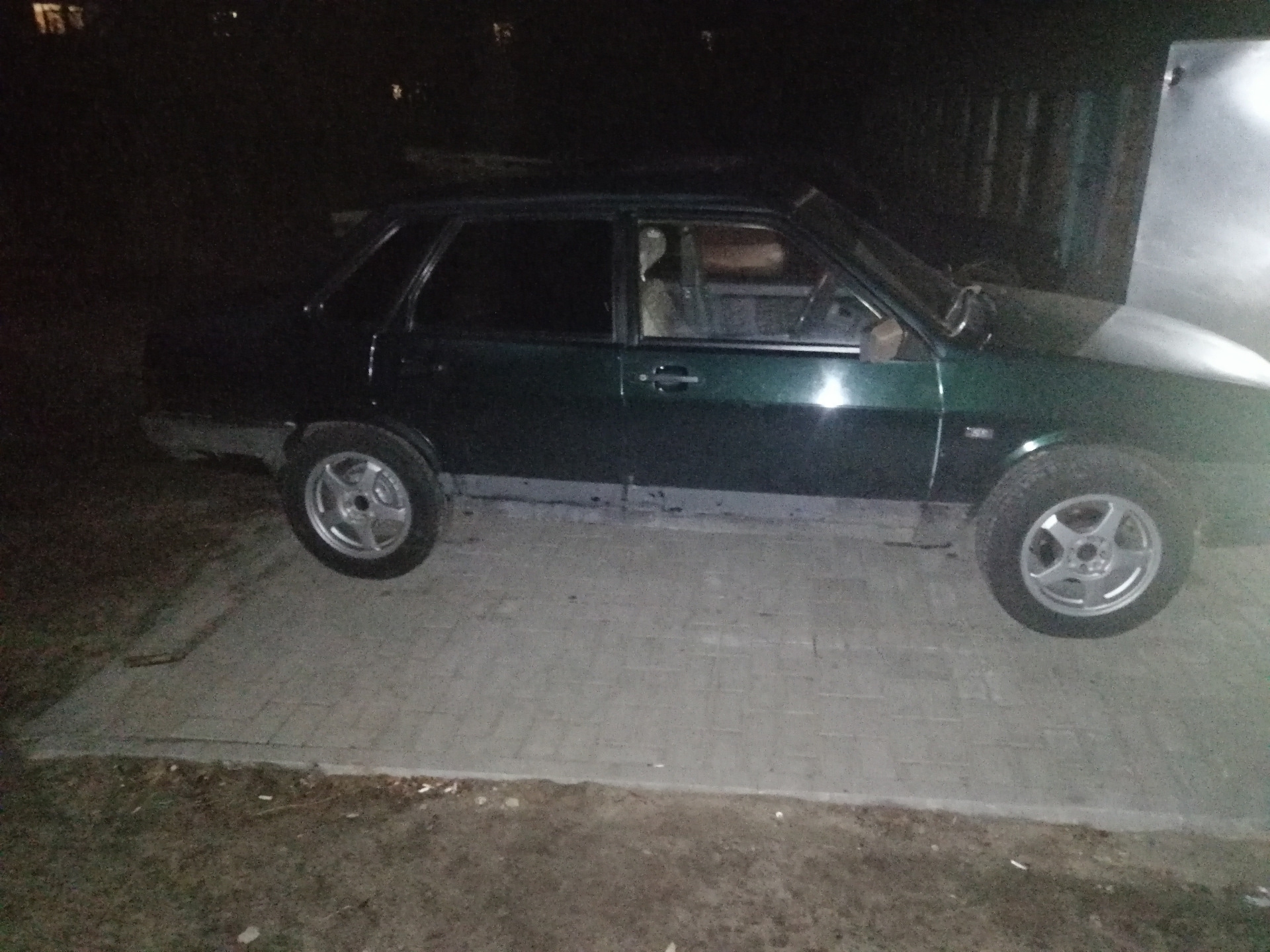 На досуге — Москвич Святогор, 2 л, 1999 года | колёсные диски | DRIVE2