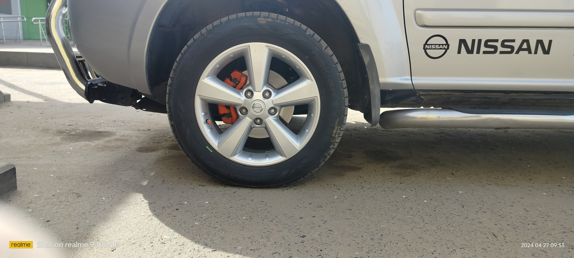 Резина R17 235/55 лето. Nokian hakka black 2. — Nissan X-Trail I (t30 ...