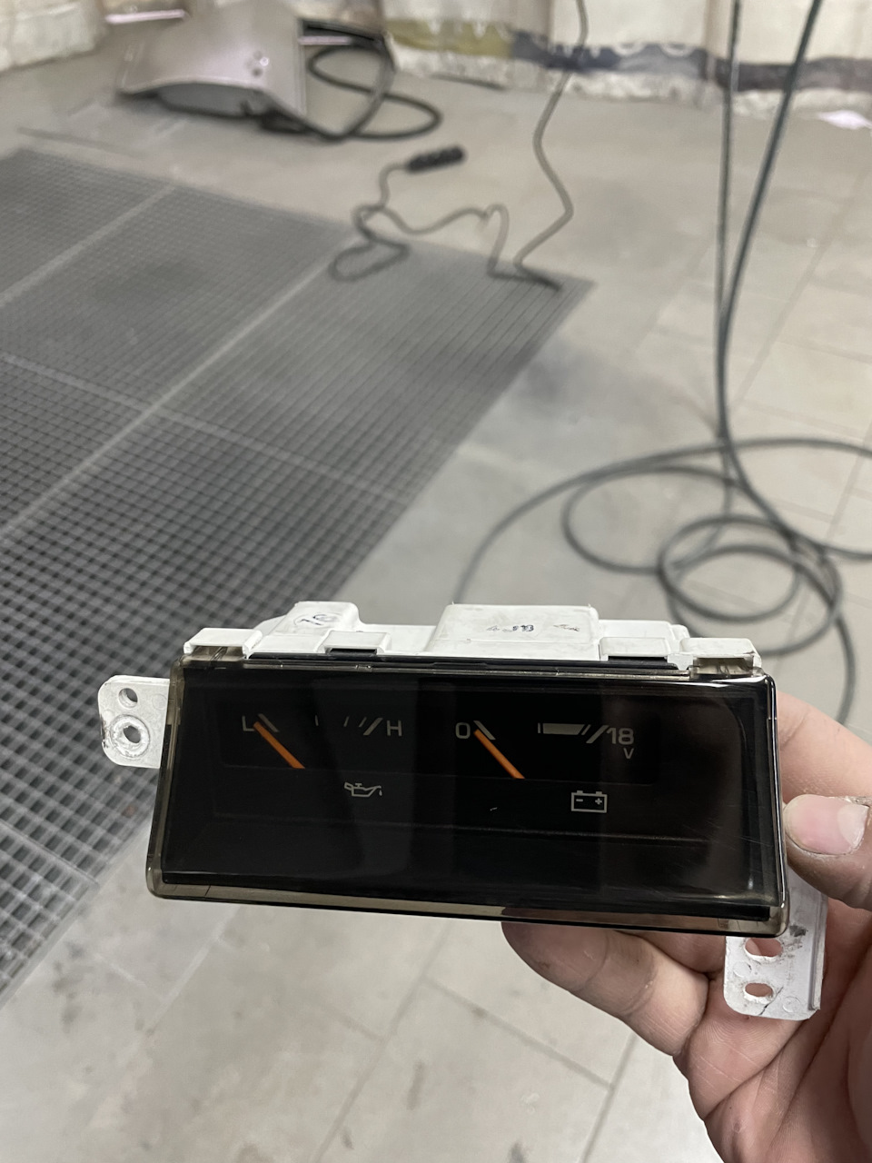 Затемнение стекла путём покрытия лаком — Toyota Sprinter Trueno (91), 1 ...