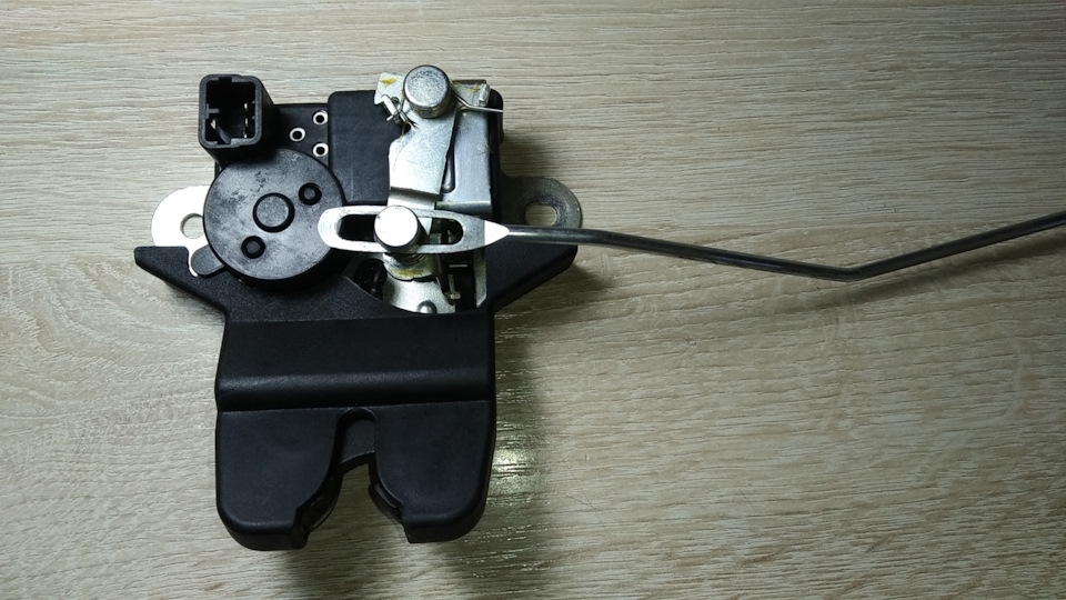 Не горит свет в багажнике (ревизия концевика) — Hyundai Elantra (4G), 1 ...