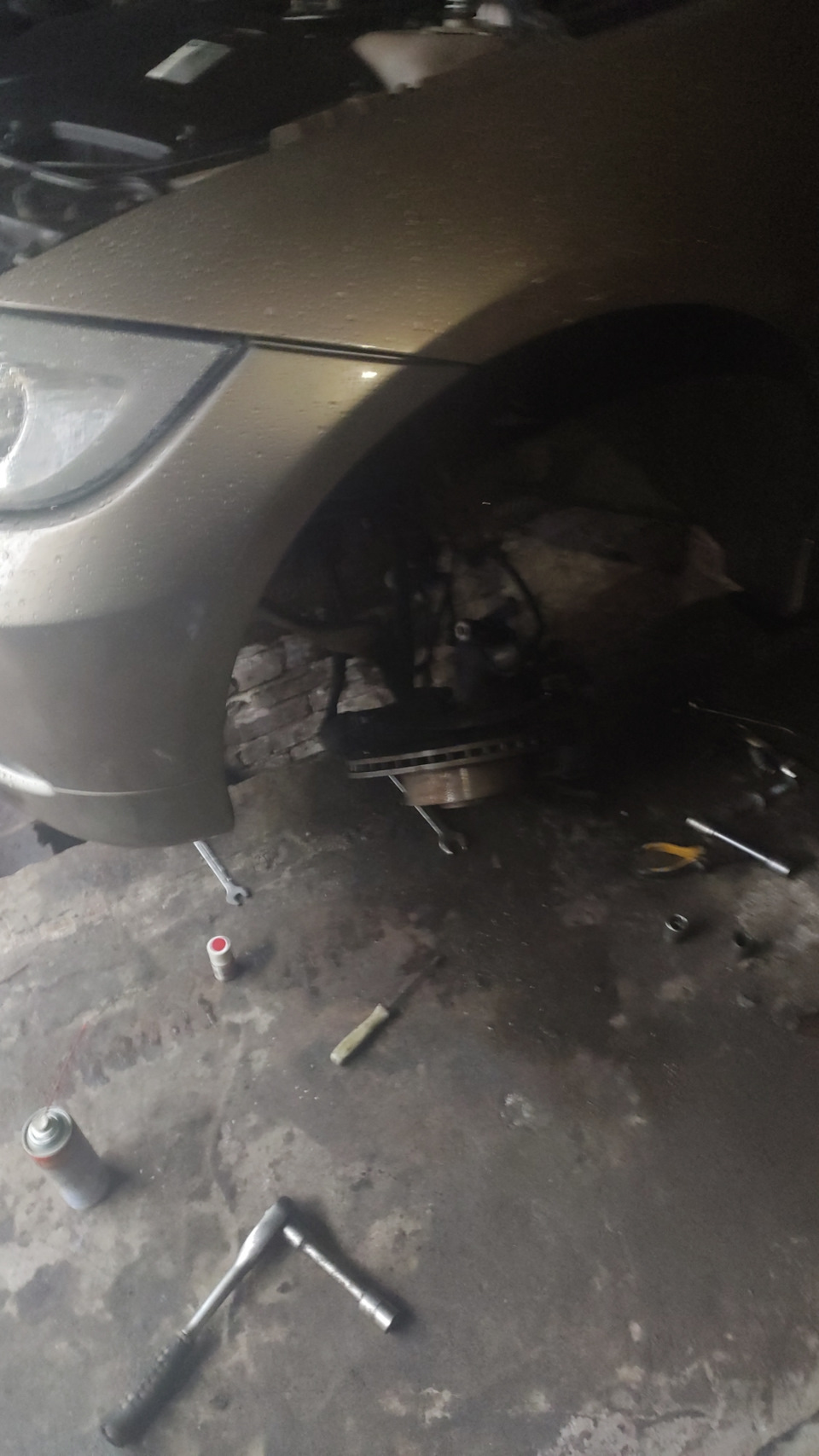 Передние амортизаторы e90 — BMW 3 series (E90), 2,5 л, 2007 года ...
