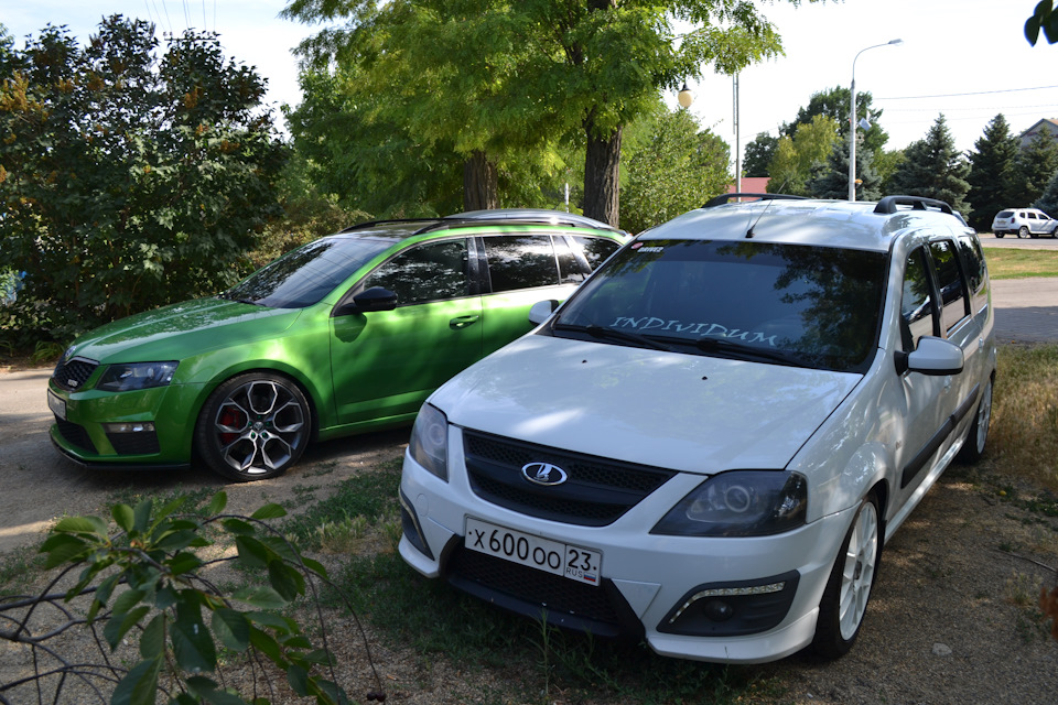 Выбираю лобовое и 525 сил, 345000 км. в кадре. ))) — Lada Ларгус, 1,6 л ...