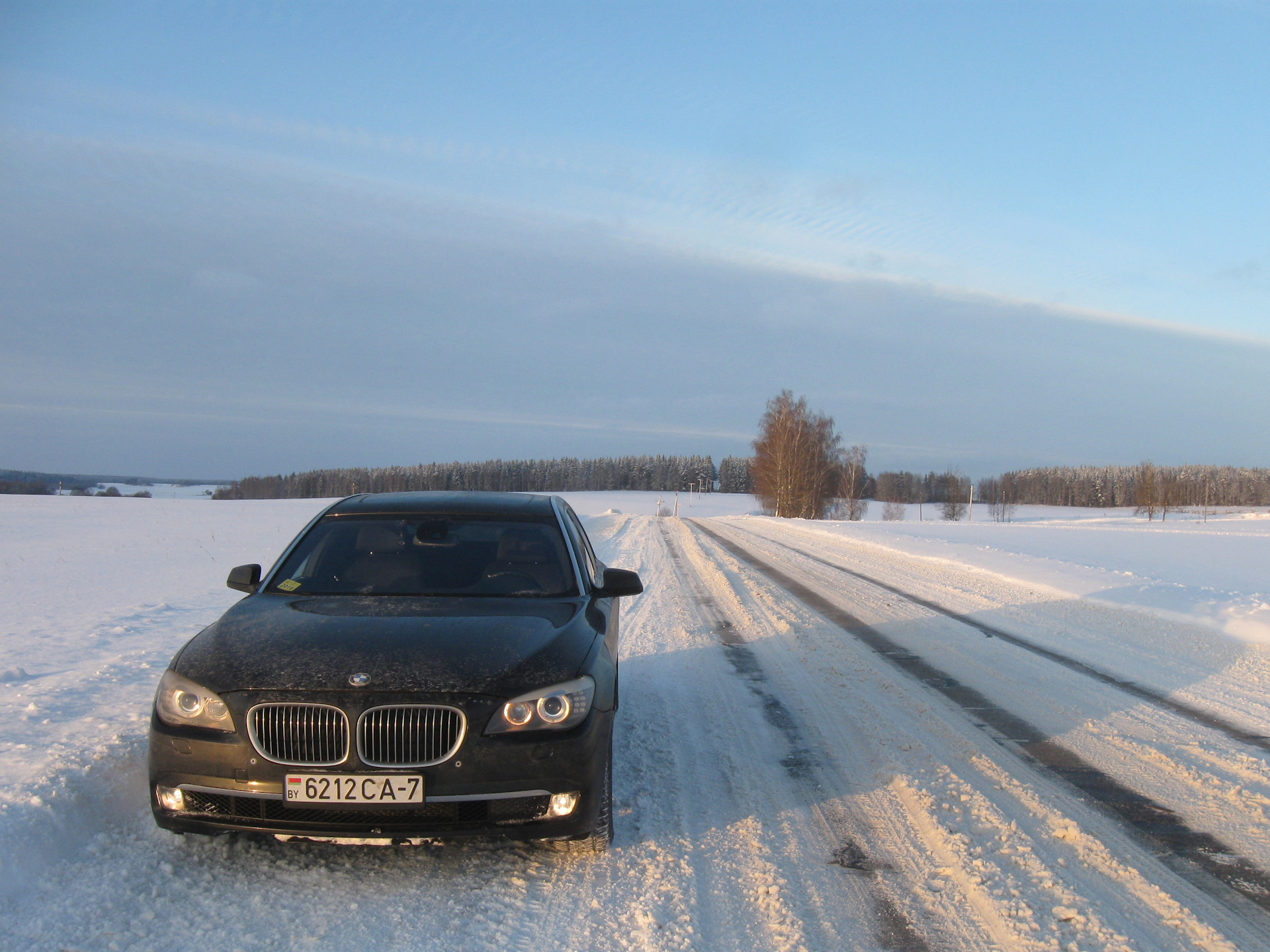 М5 зима. БМВ м5 зима. БМВ 745 зимой. BMW e38 зима лес. BMW 740 Snow.