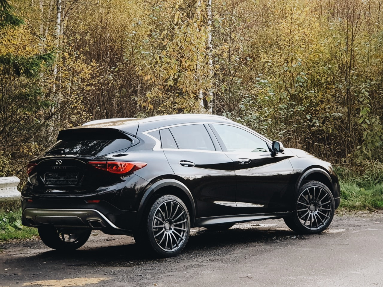 Infiniti qx30. Инфинити qx30 белая. Infiniti qx30 черный. Инфинити QX 30 старый. Диски Infiniti QX 30.