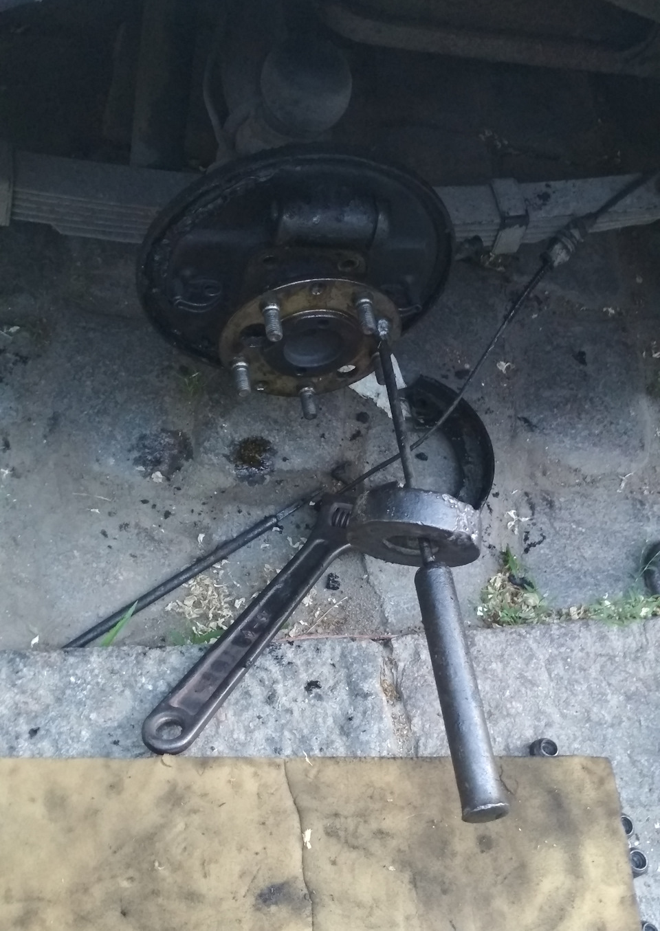 Замена сальников моста — Москвич 408, 1,3 л, 1966 года | своими руками ...