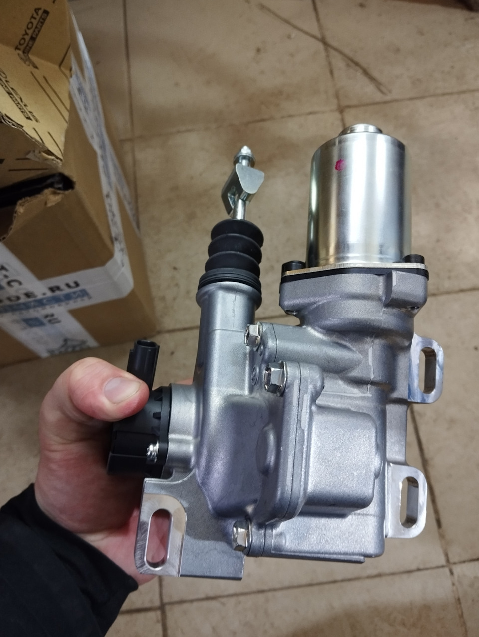 Новый актуатор, сцепление. — Toyota Corolla (140/150), 1,6 л, 2008 года ...