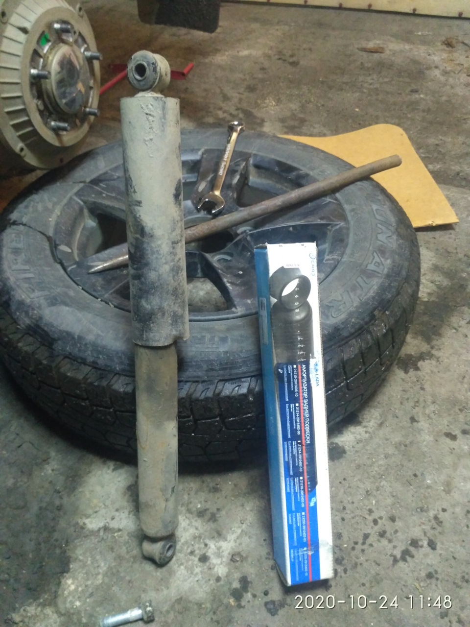 №58 передние колодки и задние амортизаторы на ниве — Lada 4x4 3D, 1,7 л ...