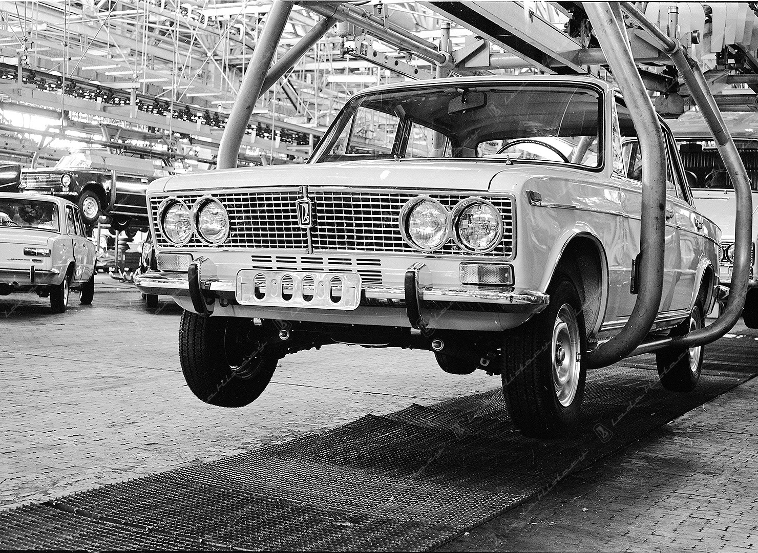 ВАЗ 2103 крупным планом или новые фотографии волжского конвейера —  Сообщество «Lada History» на DRIVE2