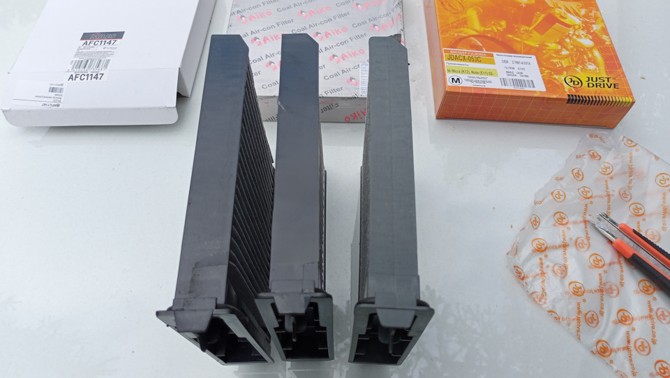 Ккачество. Хоть они и одинаковы с лица, но у Aiko висят сопли клея, как на самом фильтрующем элементе, так и на корпусе, у Miles не удаленный облой на корпусе… — Renault Duster (1G). Запчасти на фото: AFC1147