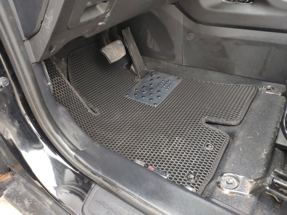 Коврики, амортизаторы двери, led в багажник. — Hyundai ix35, 2 л, 2014 ...