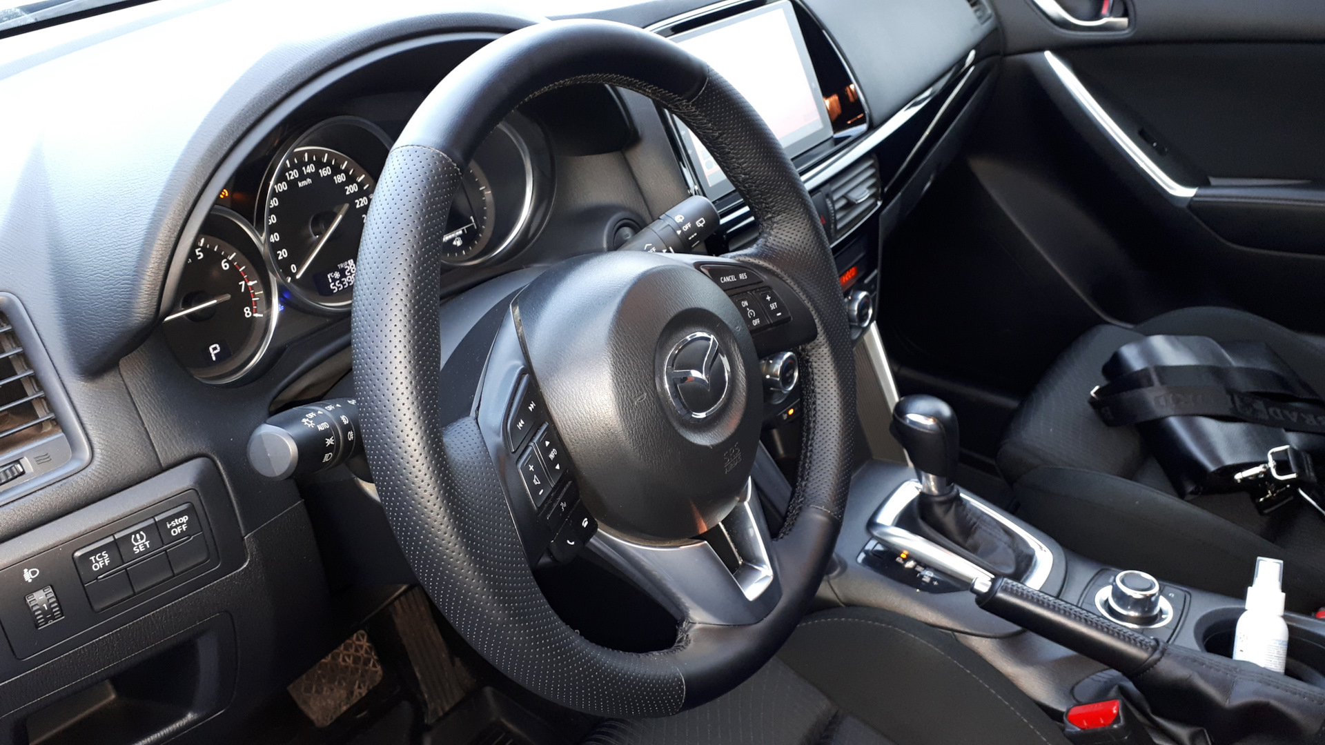 Руль сх5. Руль Mazda CX-5. Оплетка на руль Мазда СХ 5. Руль Мазда cx5 2014. Mazda CX-5 руль 2014.