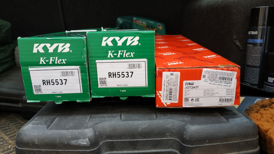 Задние аморты/пружины. Чехол ручки КПП. Замок капота… — Skoda Octavia ...