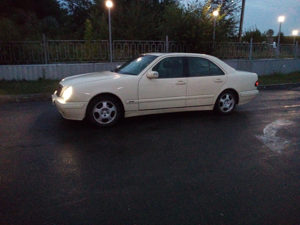 Фото в бортжурнале Mercedes-Benz E-Class (W210)