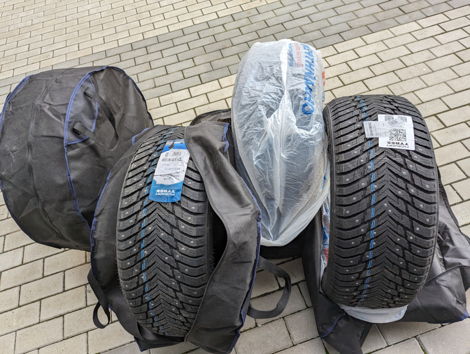 Шины зимние шипованные Nokian 245/45 R19 на Audi A6 (C8), Audi A7 ...