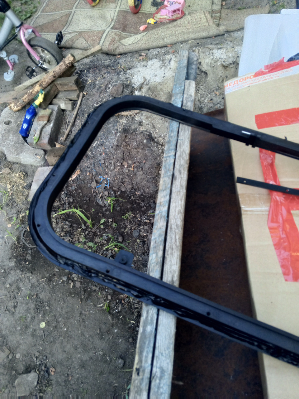 Сделал глупость, намазал рамку герметиком не собрав люк — Lada 2120 Надежда