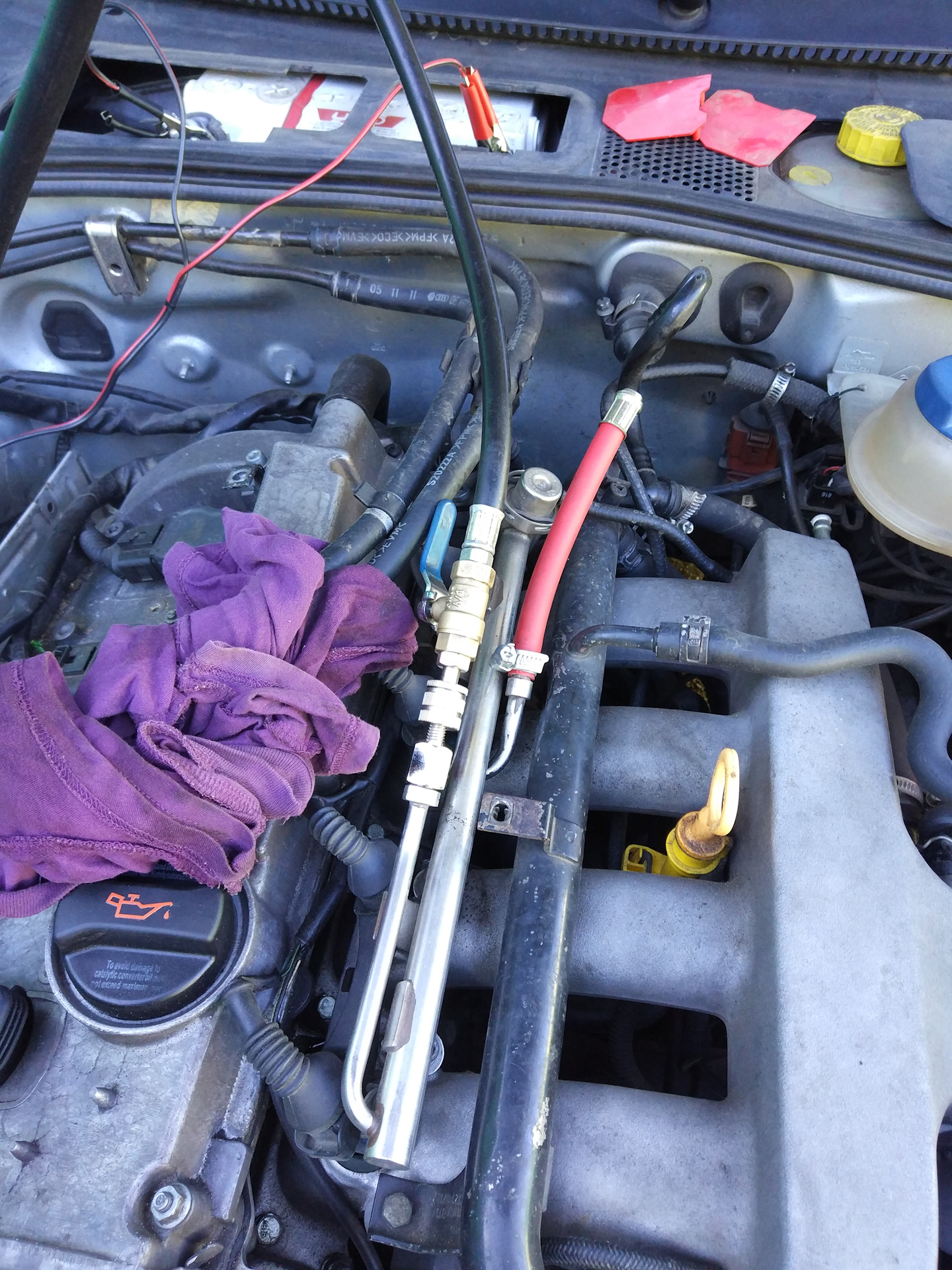 Чистка форсунок поло седан 1. Фольксваген чистка форсунок. Топливные форсунки ваз 2107 инжектор. Фольксваген чистка форсунок. Пассат б4 промывка инжектора.