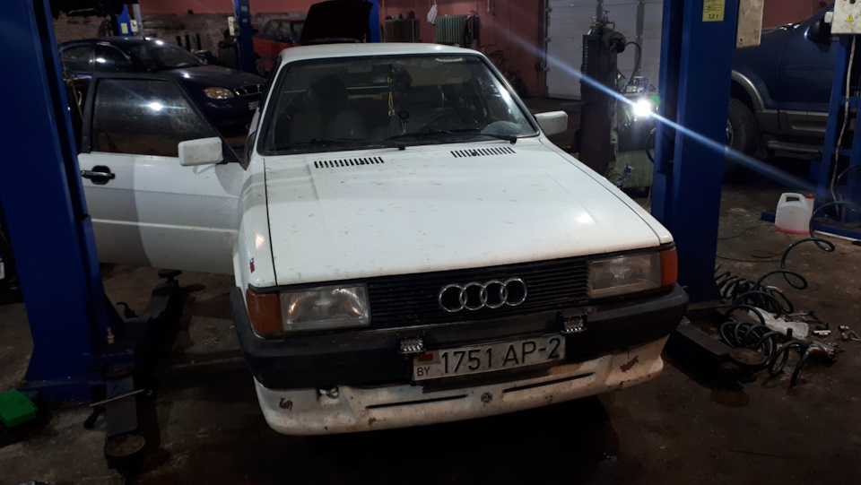Замена пыльника внешнего ШРУСа — Audi 80 (B2), 1,8 л, 1986 года ...