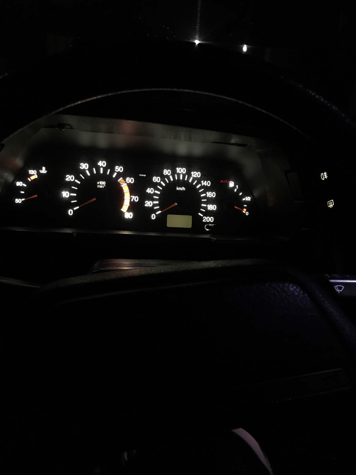 Фото спидометра на большой скорости ночью ваз 2114