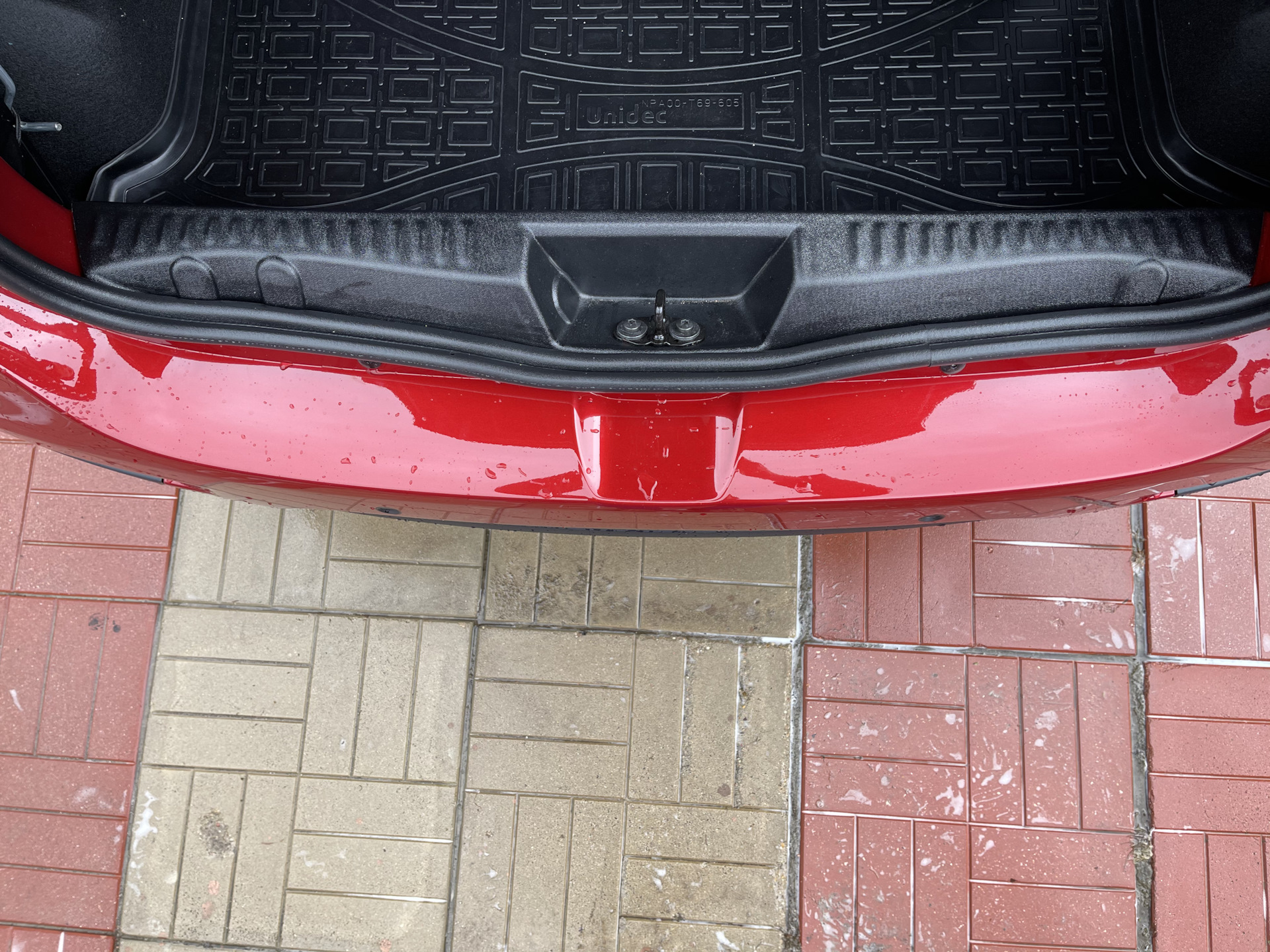 накладка на порог багажника. электропривод двери багажника форд куга 2. накладка на порог багажника киа соренто 2013. накладка на порог багажника. защита порогов хендай ix35 2013 года.