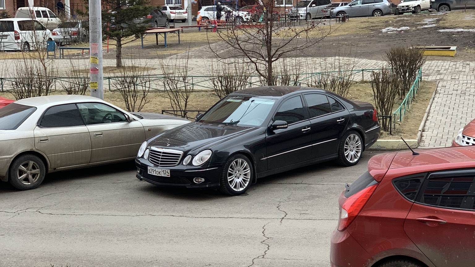 Владелец мерседес е класса. Мерседес 212 2011г. Владелец мерседес е класса. Владелец мерседес. Mercedes benz e200 2015.