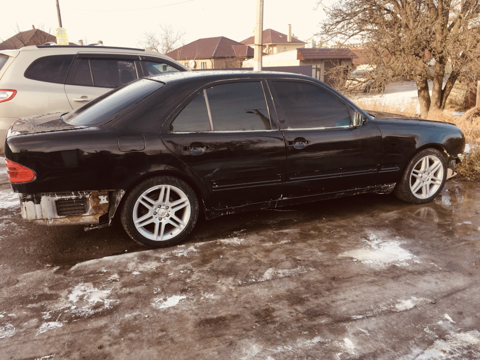 Мercedes w210 e200, не заводится.Пропал импульс на фосунки.Решение ...