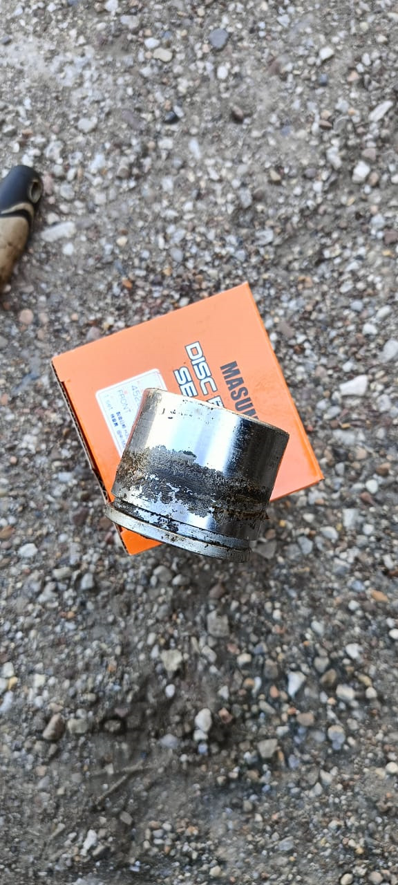 Замена тормозного поршня, регулировка зазоров клапанов, чистка ...