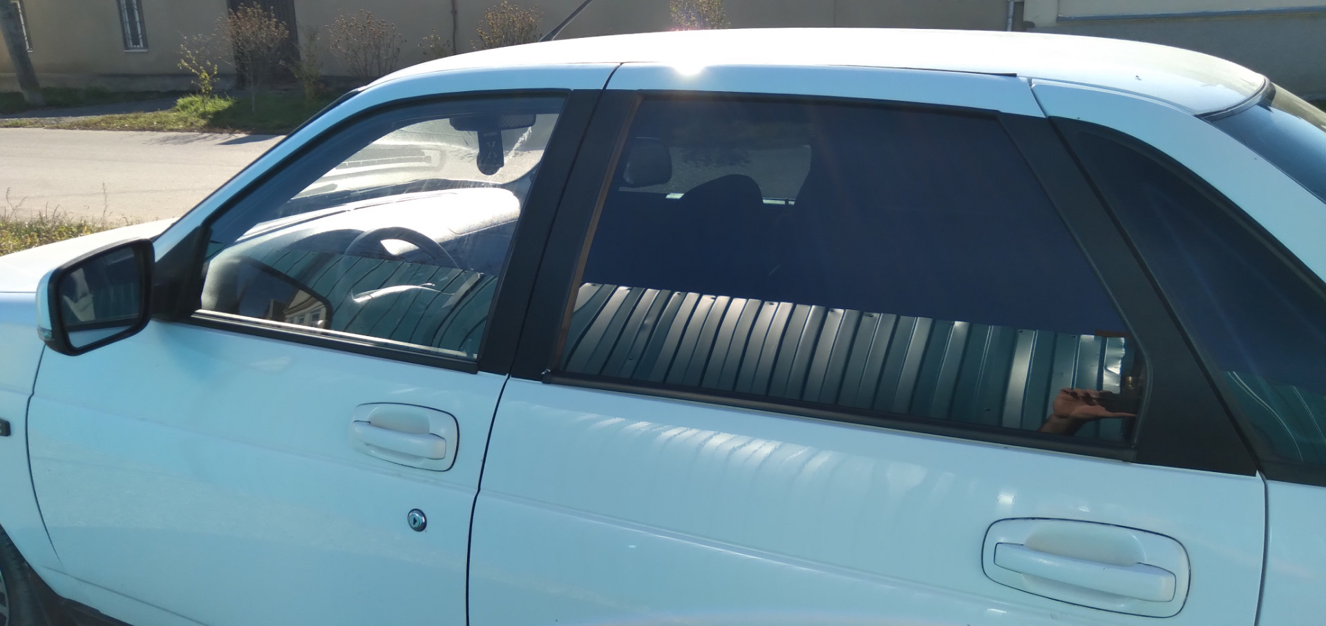Ветровики на осень — Lada Приора седан, 1,6 л, 2011 года | другое | DRIVE2