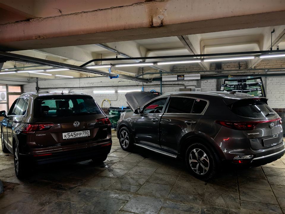В работу взяли сразу два авто. — KIA Sportage (4G)