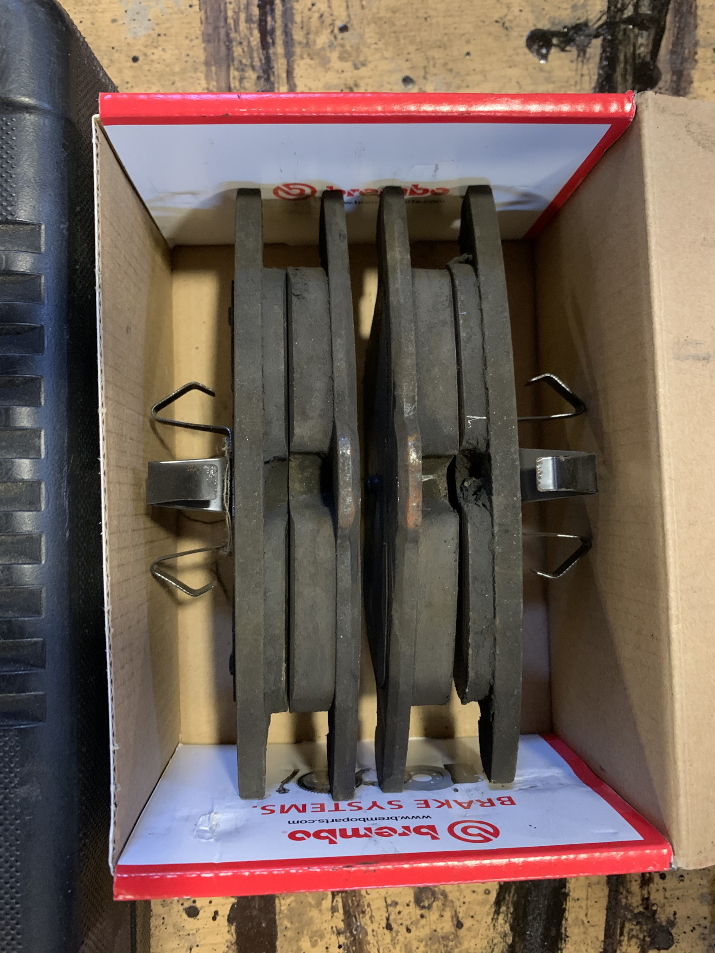 Замена передних тормозных дисков и колодок — Ford Mondeo IV, 2,3 л ...