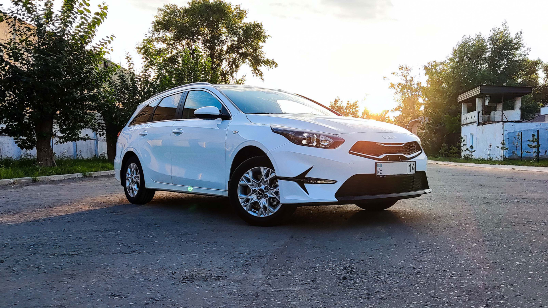 KIA Ceed SW (3G) 1.6 бензиновый 2023 | Белый на DRIVE2