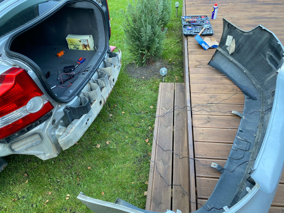 S01E01 — Своими руками: Установка парктроников — Volvo S40 (2G), 2,4 л ...