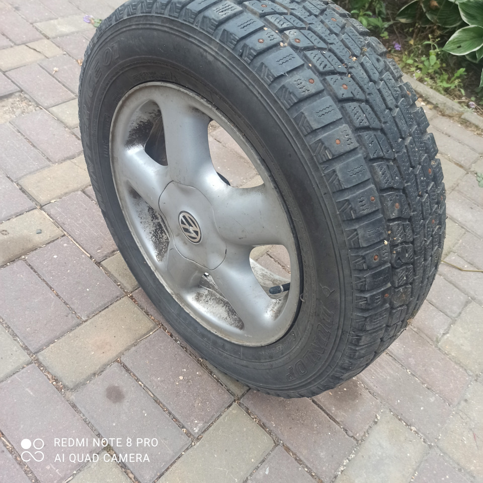 Шины зимние шипованные Dunlop 195/65 R15, литые диски 15 ET0 . Б/у | 3 000  ₽ в городе Москва | DRIVE2