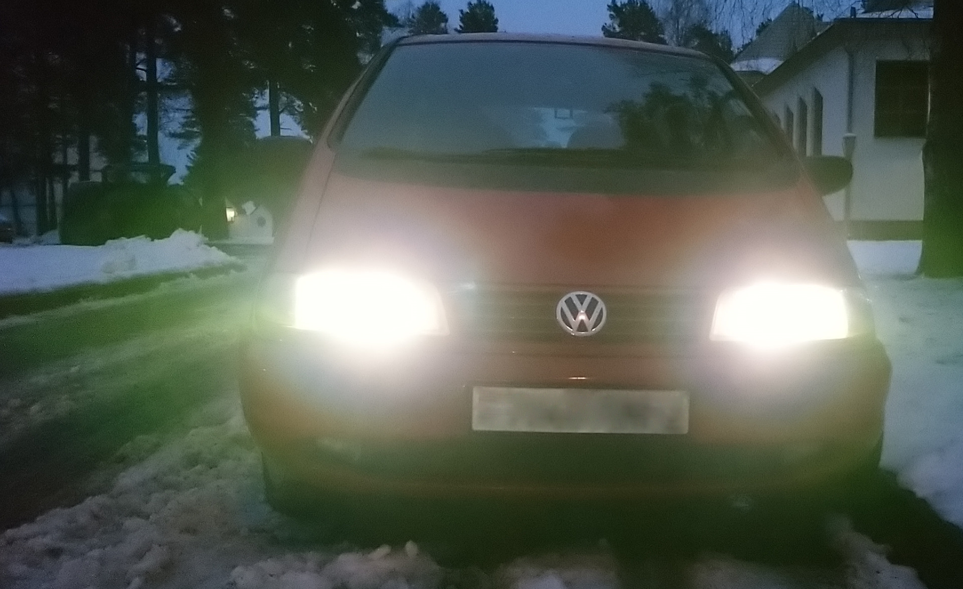 Лампа дальний свет фольксваген т5. Лампочки шаран. Лампочки шаран. Vw sharan 1999. Vw multivan t5 лампа ближнего света.