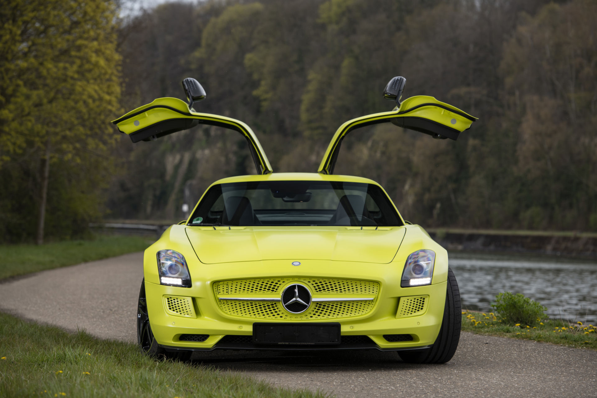 Мерседес SLS AMG оранжевый