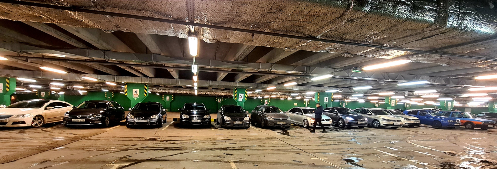 Russian car parking underground. Подземная парковка окей Ладожская. Подземная парковка окей Купчино. Окей на Ладожской паркинг подземный. Парковка Окея.