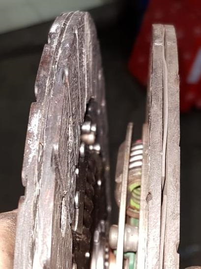 Сравнение толщины двух дисков. — Lada XRAY