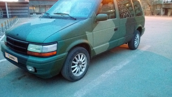 Авито караван. Додж Караван 1993. Dodge Caravan 3.3 at, 1993,. Dodge Caravan 1993 салон. Додж Караван 1993 эмблема.