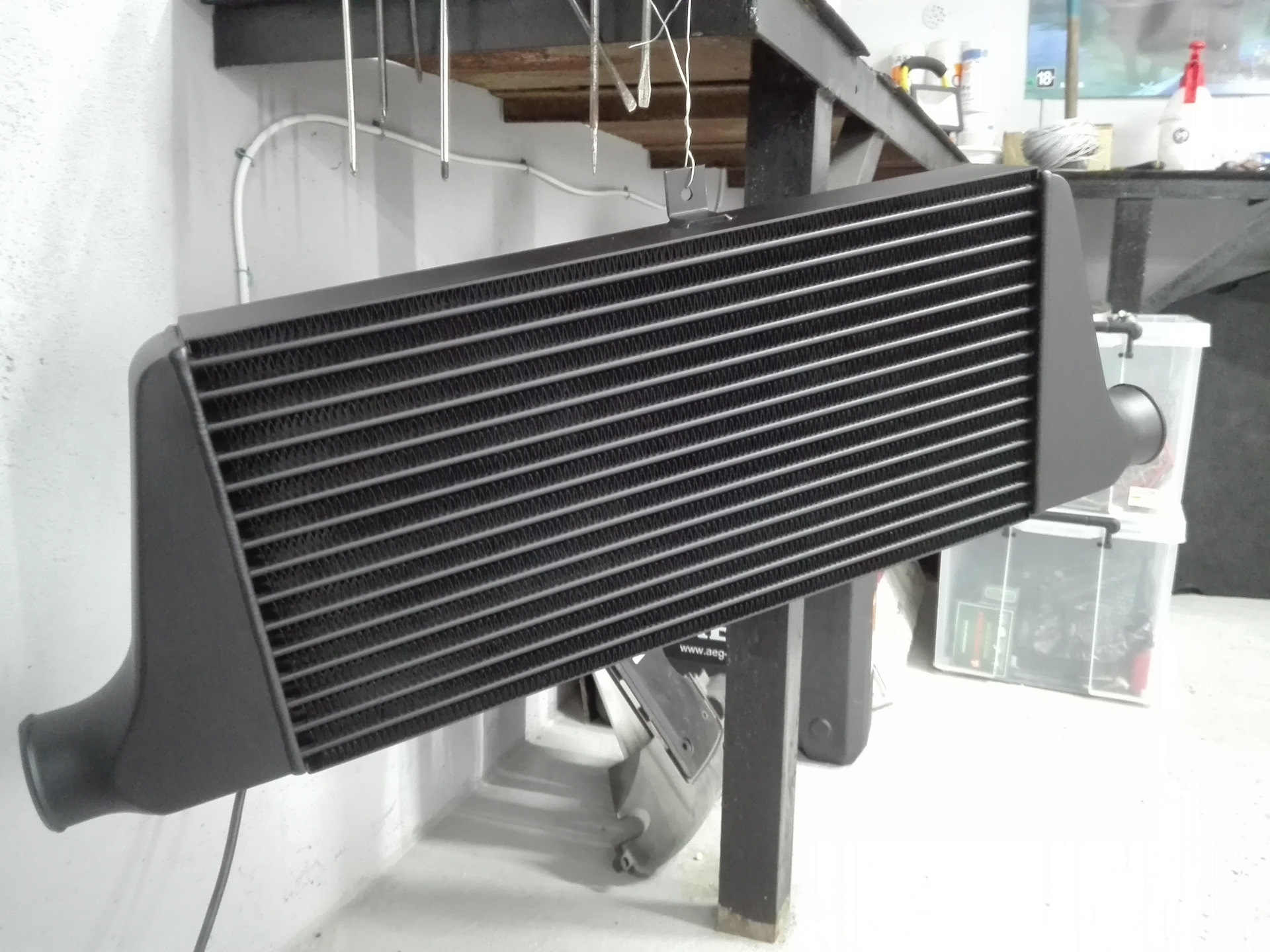 Тонированная решетка для интеркулера. Промежуточный охладитель интеркулер. Вставка интеркулера универсальная. Интеркулер ситрак. Интеркулер ленд ровер.