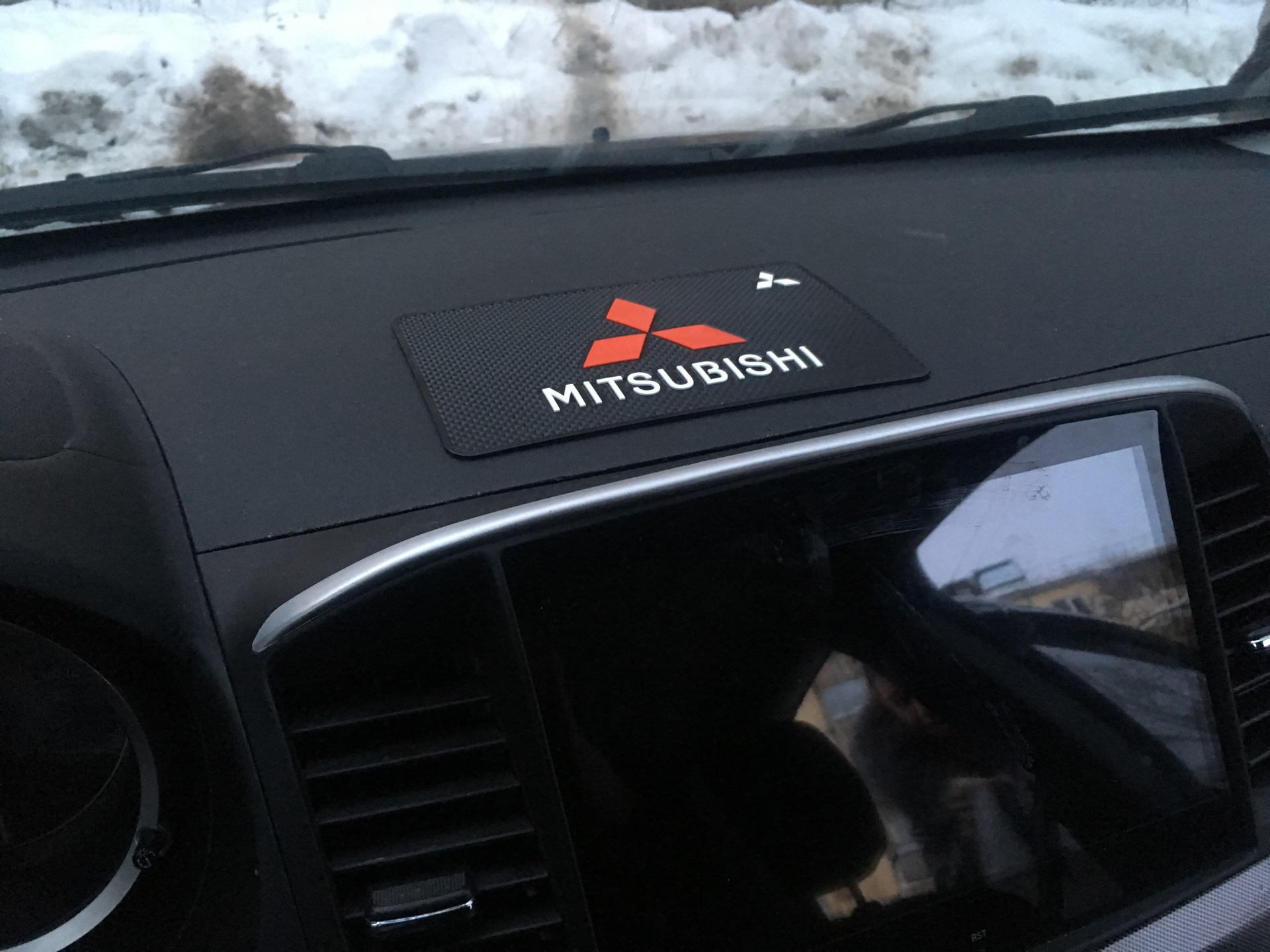 Коврик под телефон — Mitsubishi Lancer X, 2 л., 2009 года | аксессуары ...