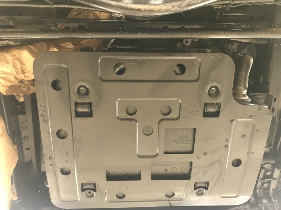 Защита обоих баков просто смешная, 1мм стали — Tank 500