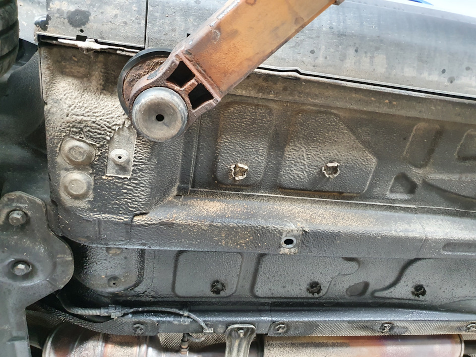 Vesta SW Cross CVT вид снизу — Lada Vesta SW Cross (1G), 1,6 л, 2020 ...